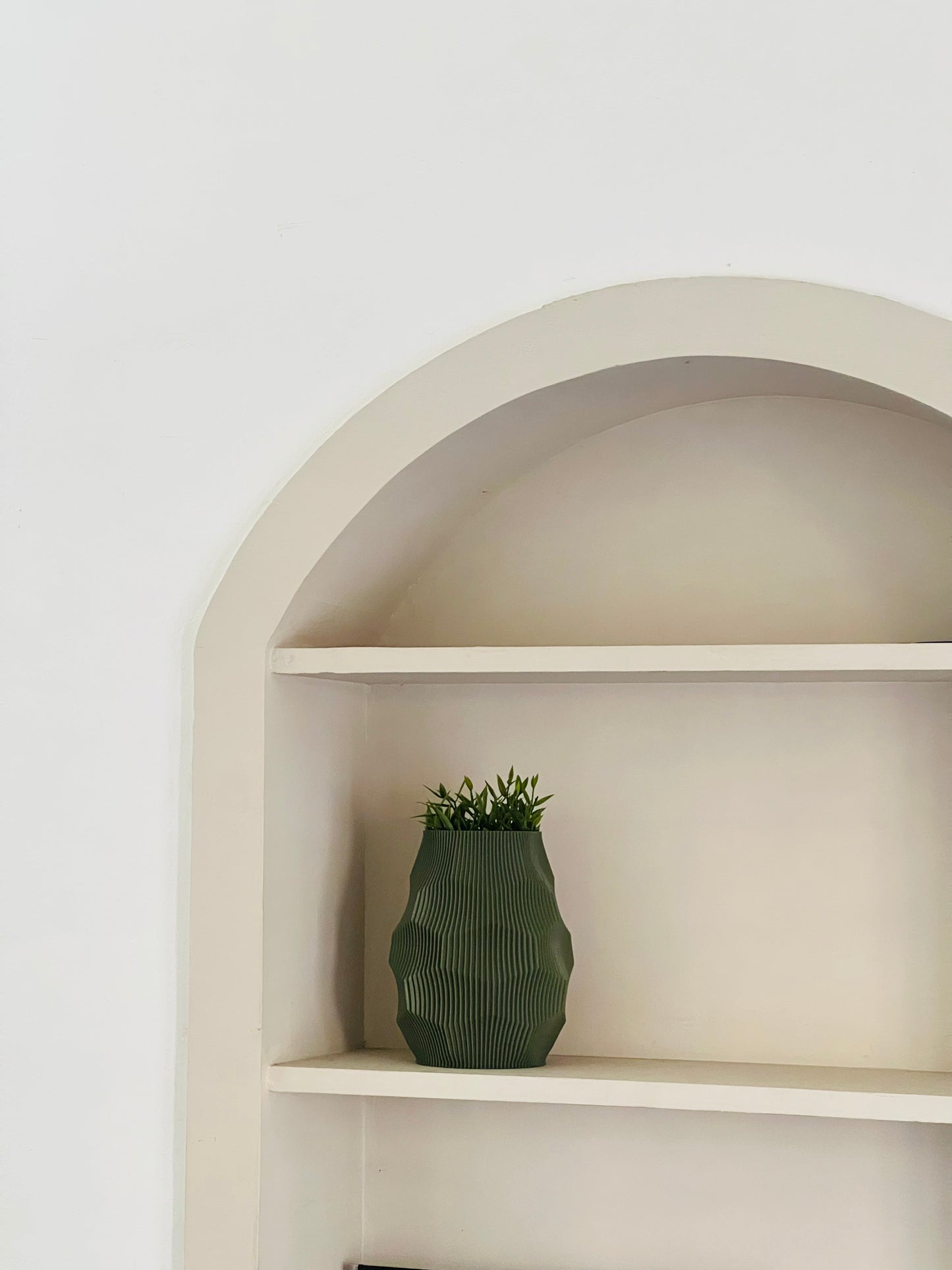 Hexa Vase by Lunfardo