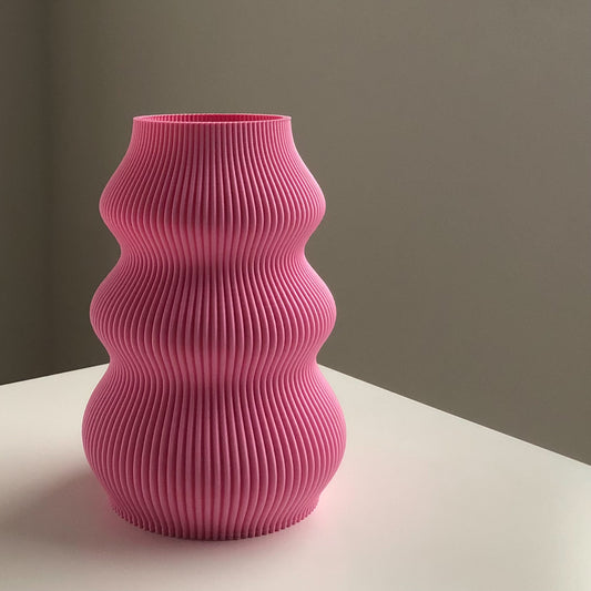 Isla Vase by Lu Cop